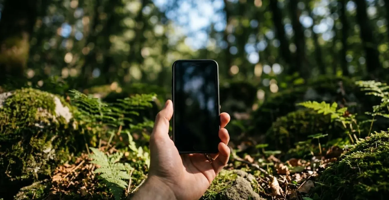 Exploration en forêt combinant technologie et nature pour le geocaching